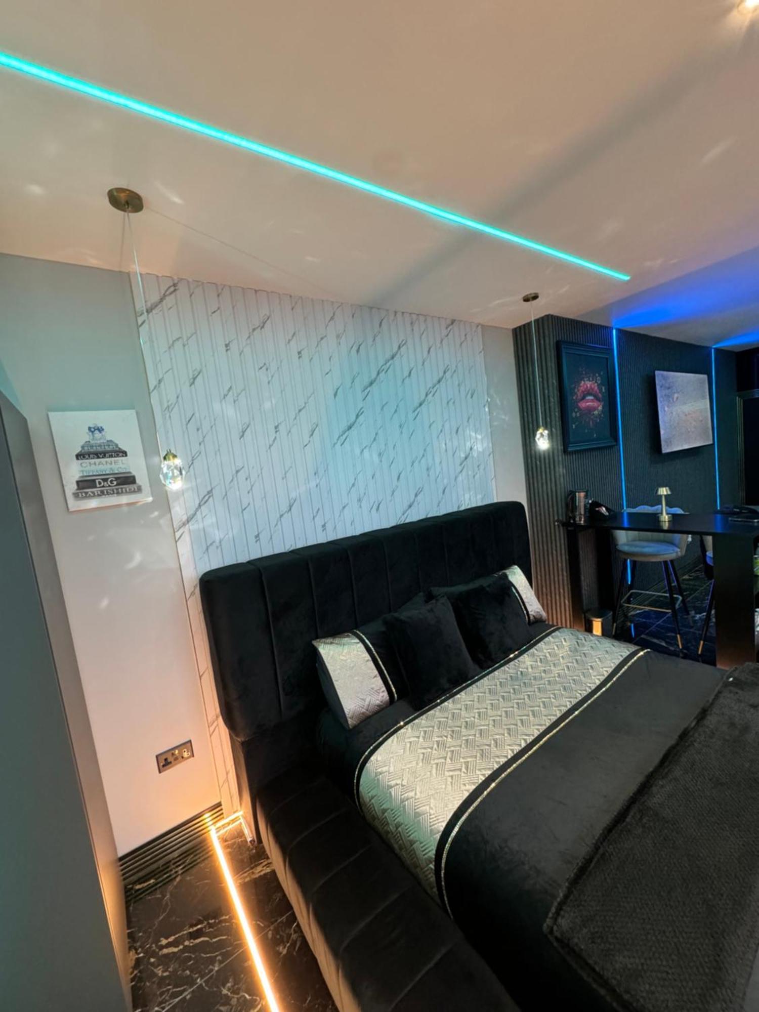 Highfield Private * Bradford (West Yorkshire)